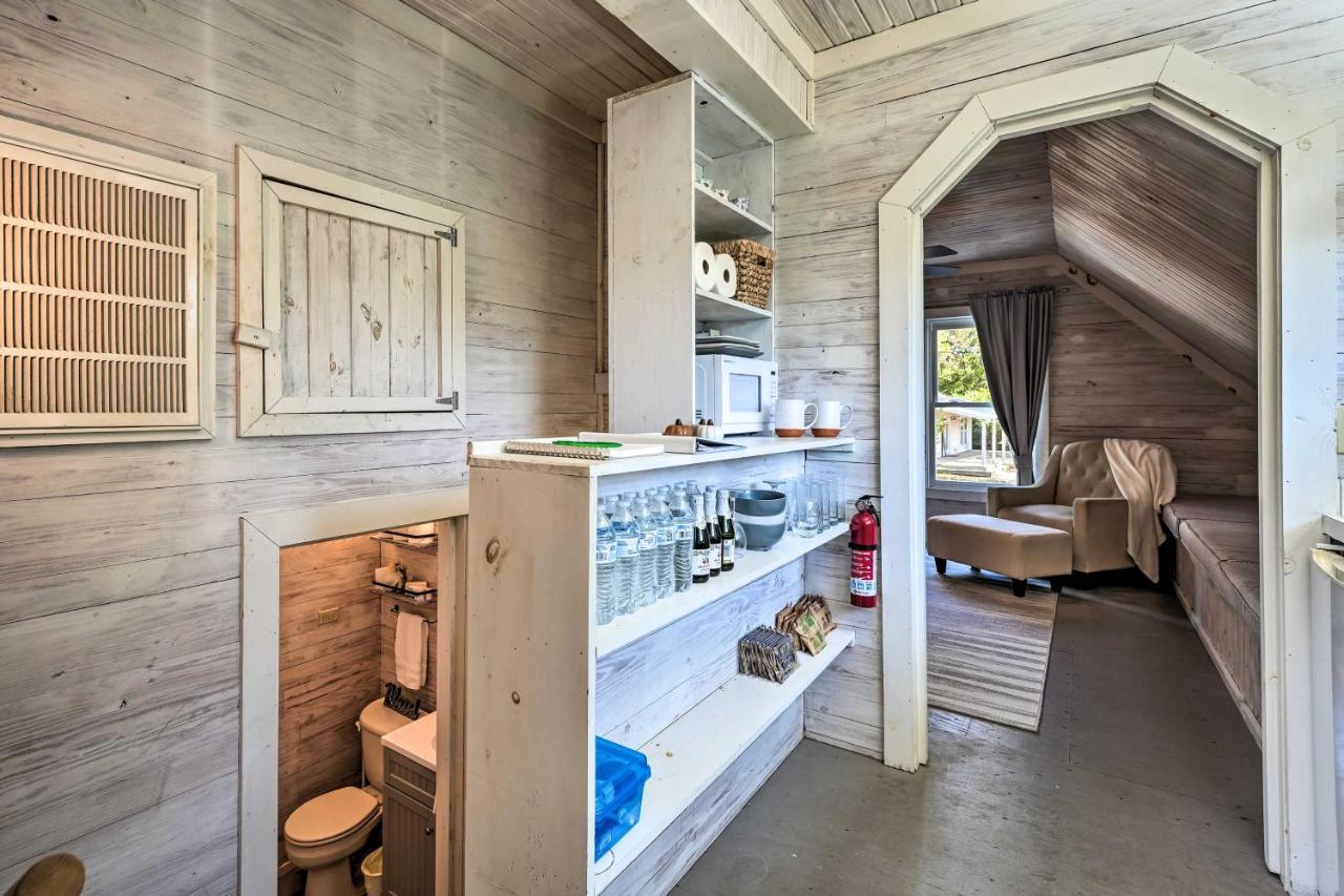 Unique Loft Cabin Fire Pit And Fishing Access! Bells ภายนอก รูปภาพ