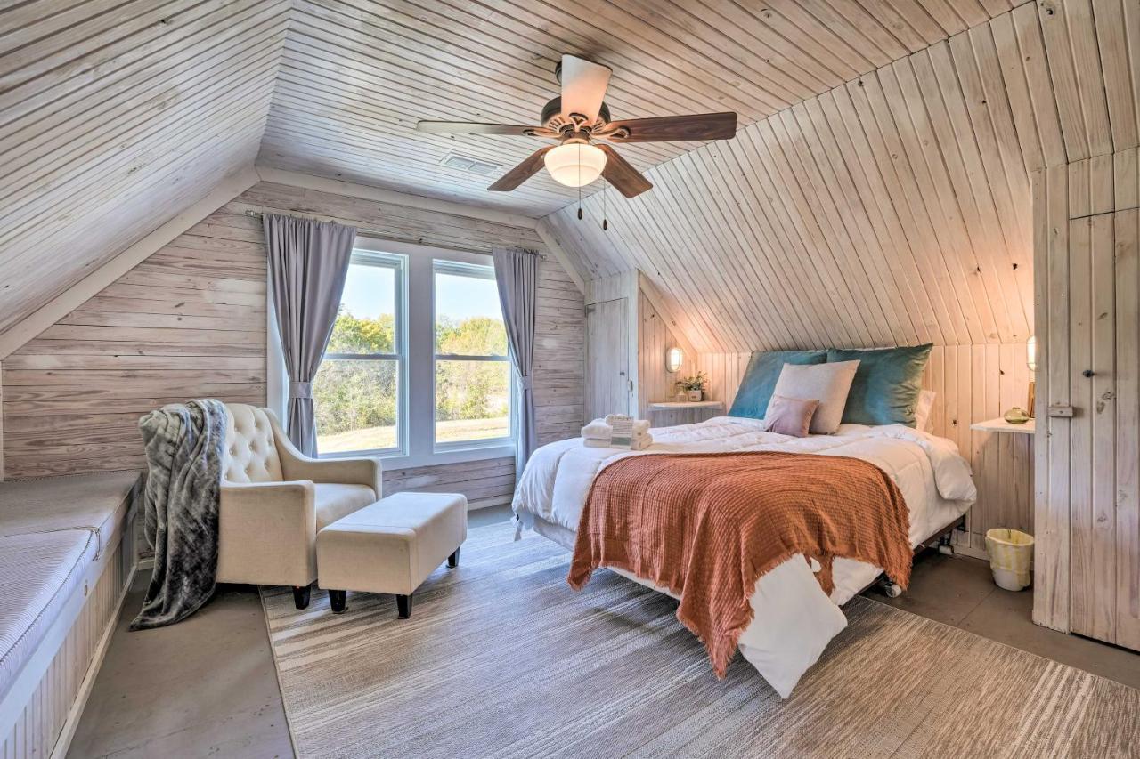 Unique Loft Cabin Fire Pit And Fishing Access! Bells ภายนอก รูปภาพ