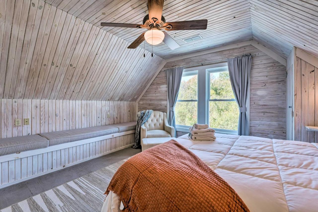 Unique Loft Cabin Fire Pit And Fishing Access! Bells ภายนอก รูปภาพ