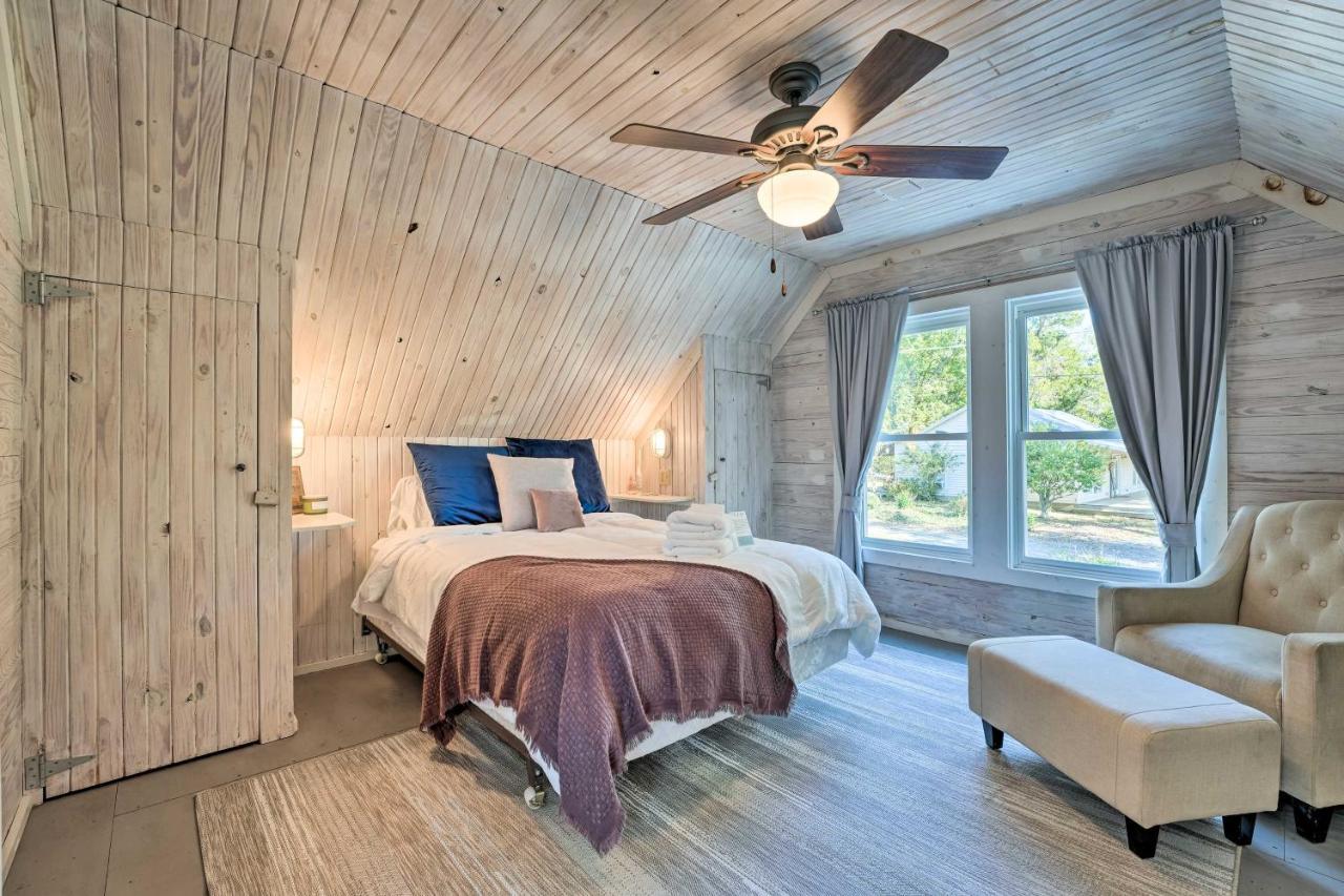 Unique Loft Cabin Fire Pit And Fishing Access! Bells ภายนอก รูปภาพ