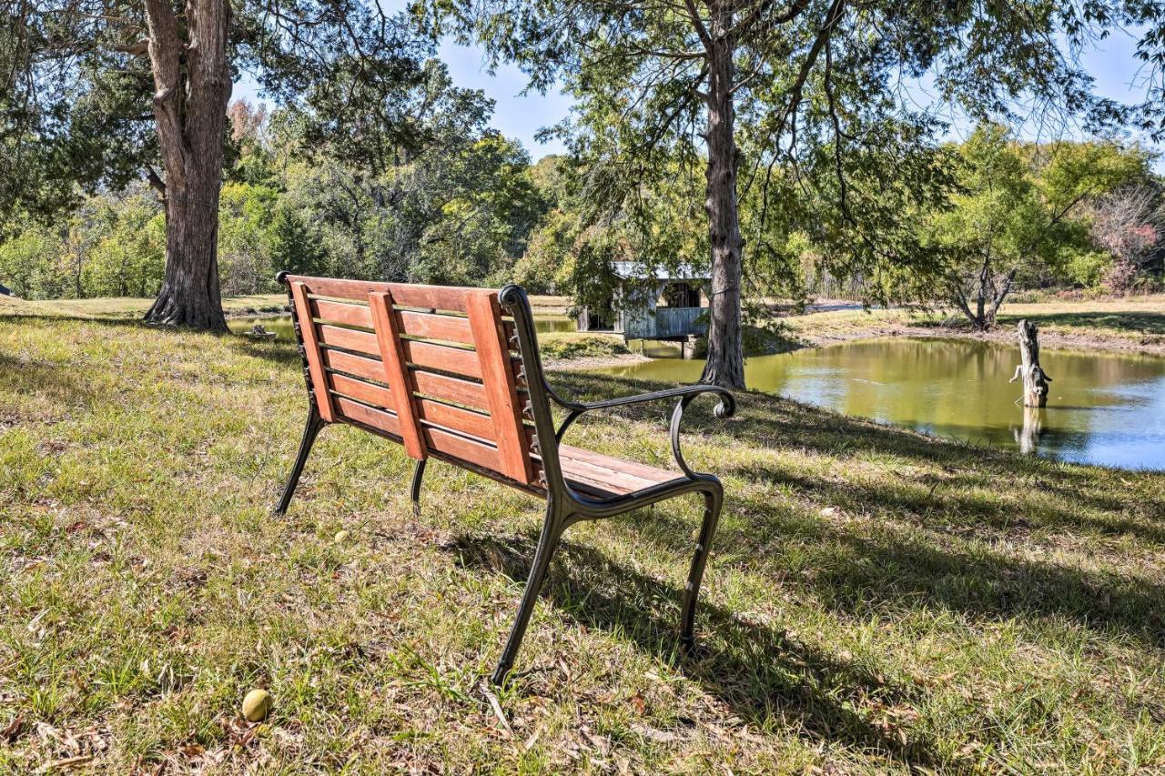 Unique Loft Cabin Fire Pit And Fishing Access! Bells ภายนอก รูปภาพ